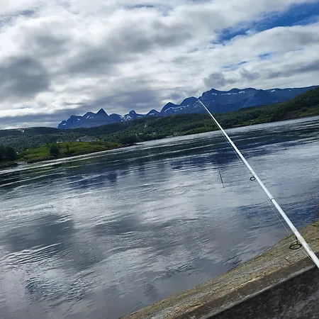 Sokkelleilighet Rett Ved Saltstraumen Apartamento *